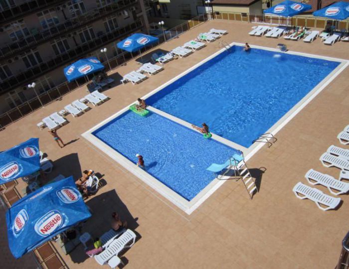 Открытый подогреваемый бассейн - Курортный отель «Гранд Прибой»